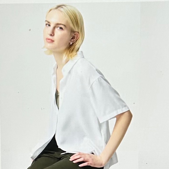 UNIQLO Rayon Blouse | Short Sleeve in WHITE XS - Picture 1 of 5